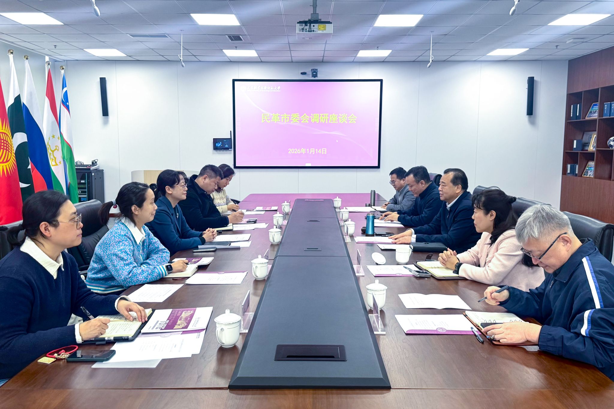 民革市委会副主委吴志华一行来校调研