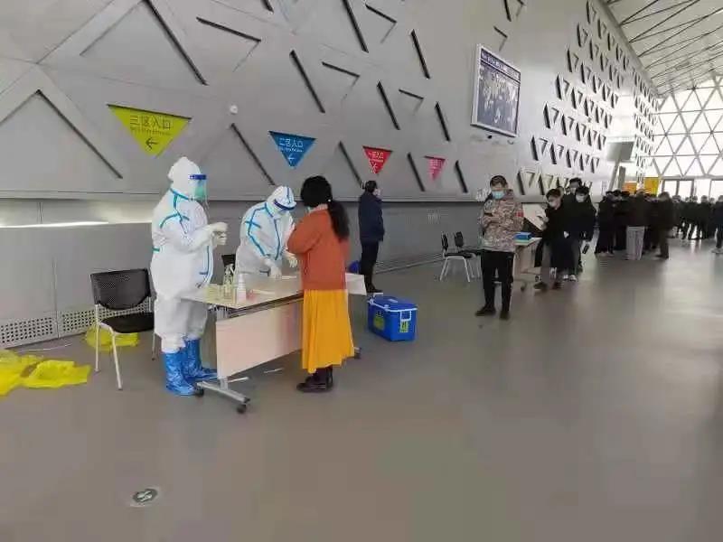 体育馆采样现场