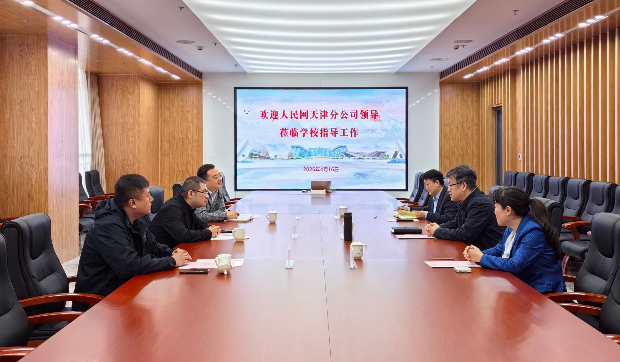 人民网天津分公司总经理潘旭海一行来校调研