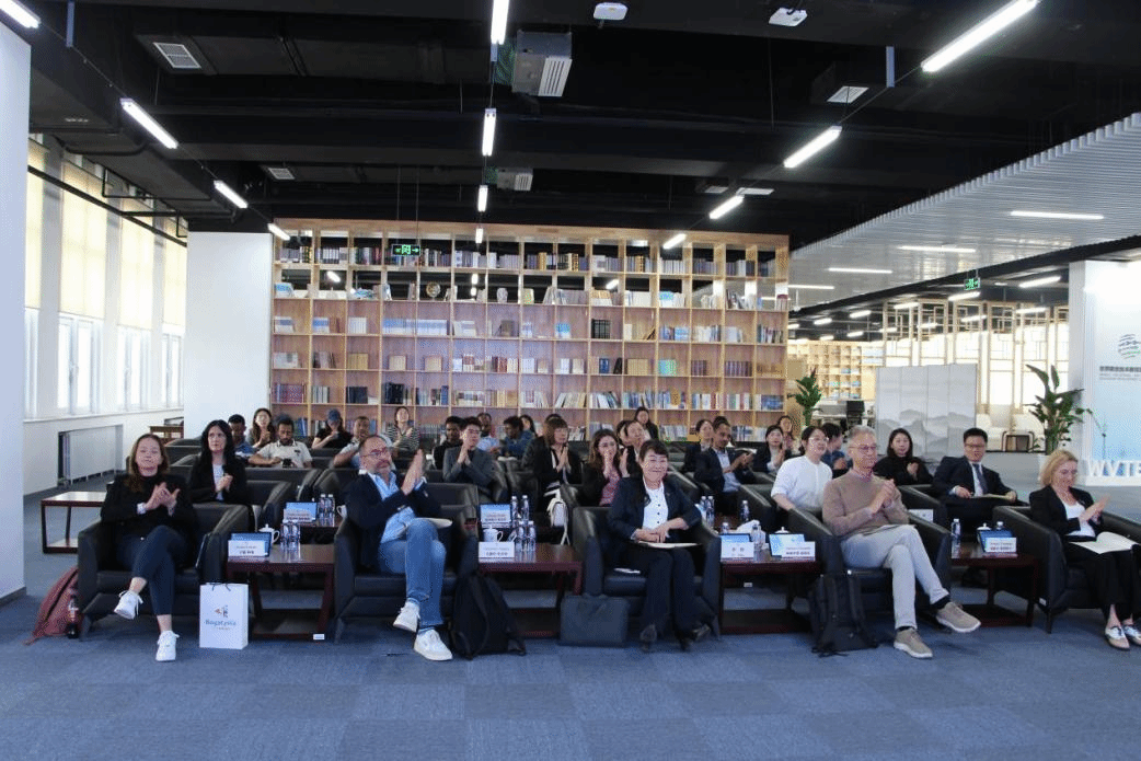中欧职教交流互鉴 共话未来合作发展 中国-意大利-波兰职业教育研讨对话会在我校成功举办