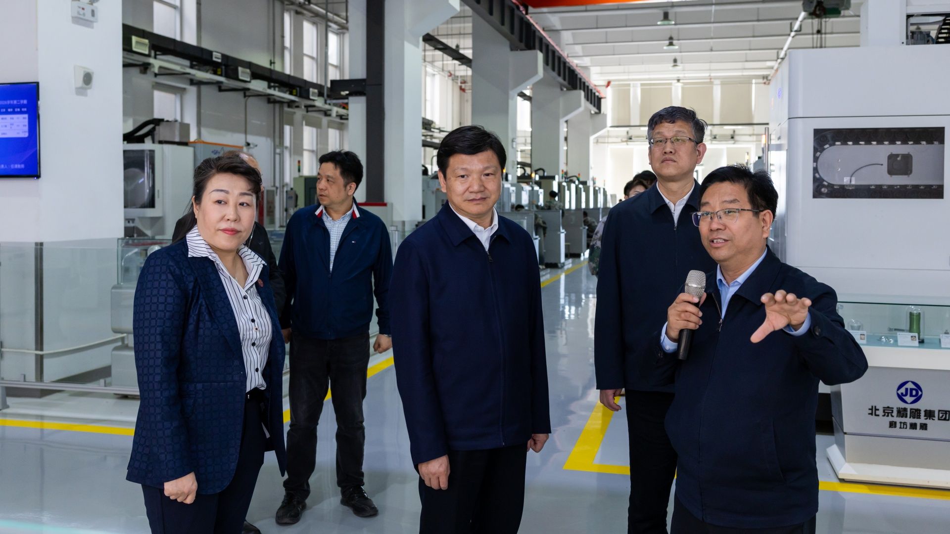 中华全国总工会党组成员、经费审查委员会主任蔡安辉一行来校调研